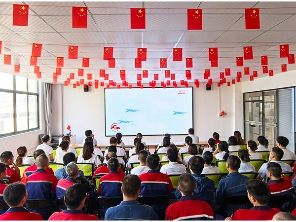 銘記歷史珍愛和平，砥礪奮進開創未來！歐能機械集體觀看勝利日紀念大會