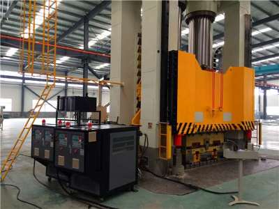 碳纖維模壓生產(chǎn)為什么要用到模溫機(jī)？「歐能機(jī)械」