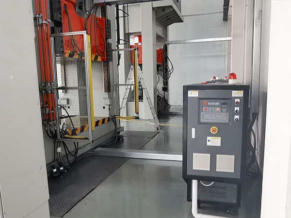 SMC復合材料模壓電池包殼體生產，選擇SMC模溫機